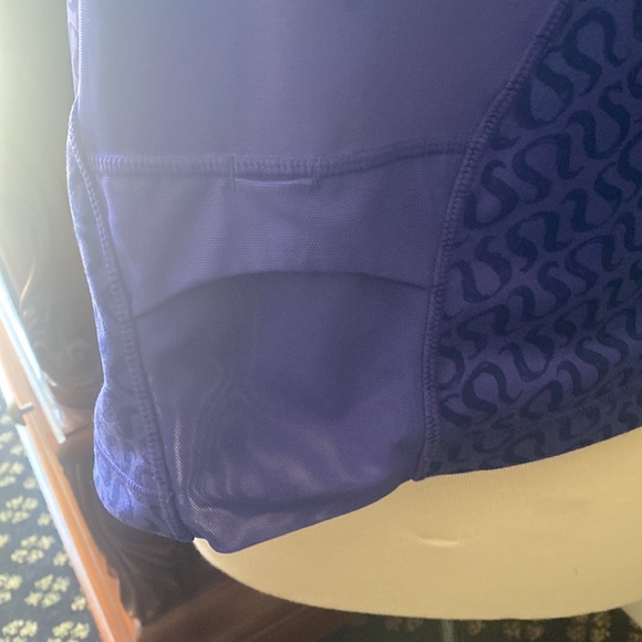 Lululemon Workout Top - Picture 4 of 5